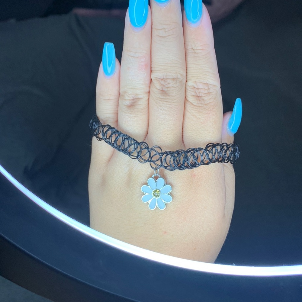 Never used rou21 dandelion choker